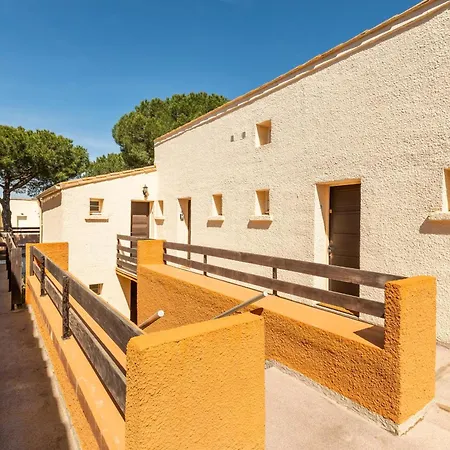 L'alcove Pool And Close To The Naturist Village